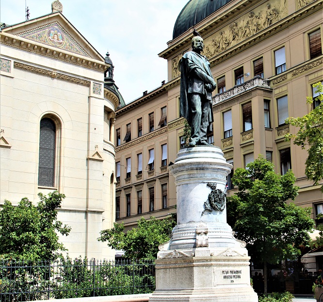 Spomenik Petru Preradoviću na Cvjetnom trgu B